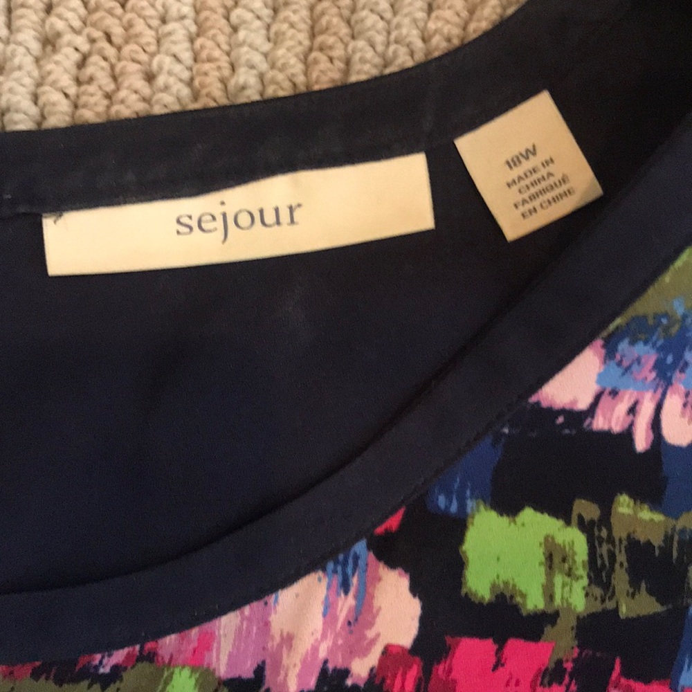 Colorful blouse! - Picture 2 of 3